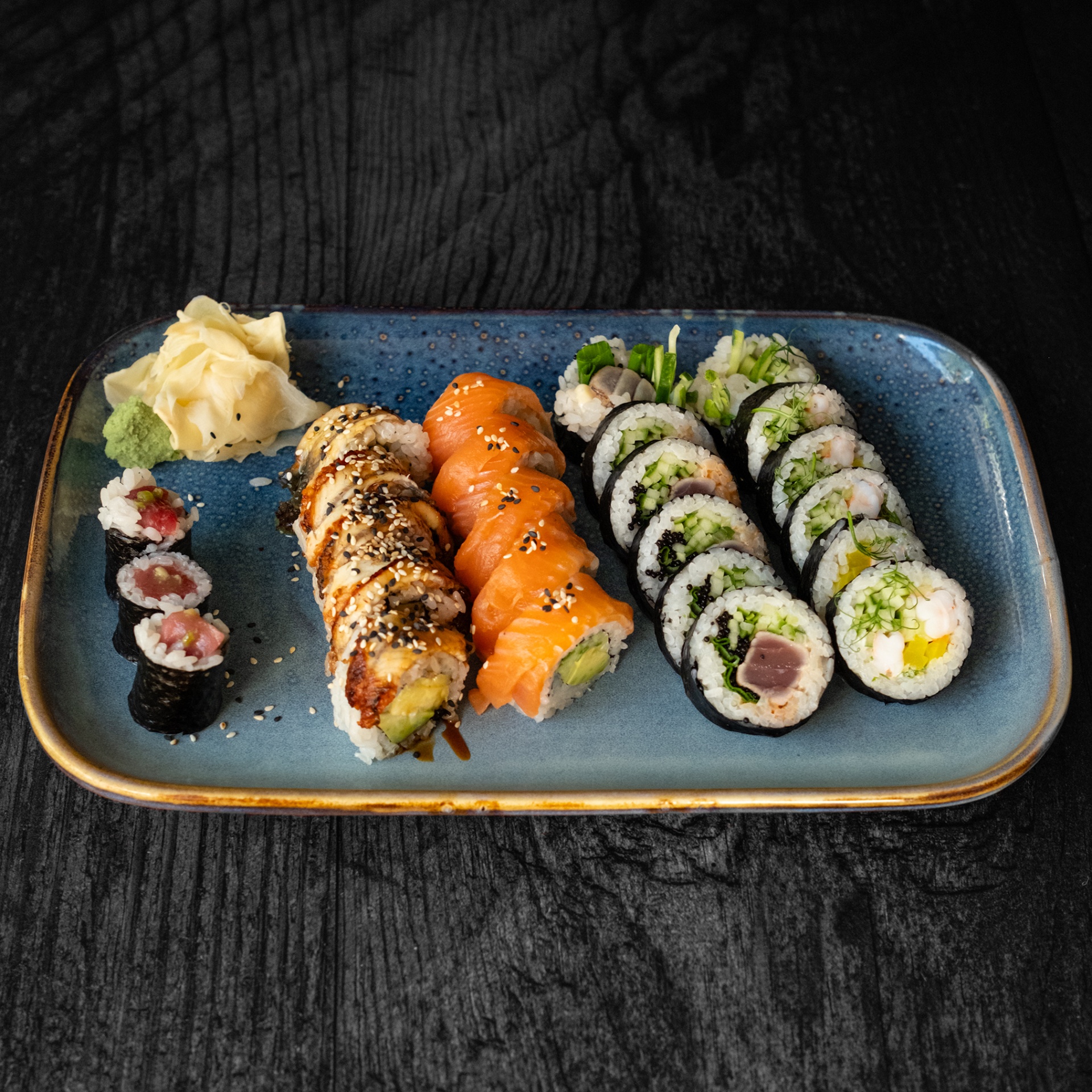 Zestaw Smakosza INU (25 szt.) — Sushi Corner